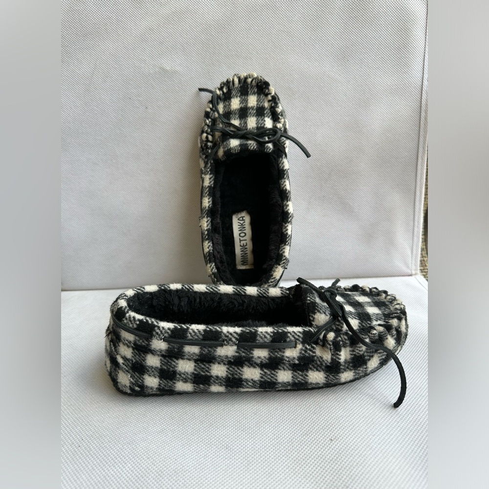 MINT - MINNETONKA FABRIC DRIVING  MOCCASINS (sz 6)